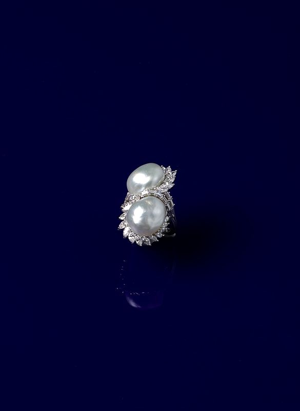 Anello in platino con perle e diamanti